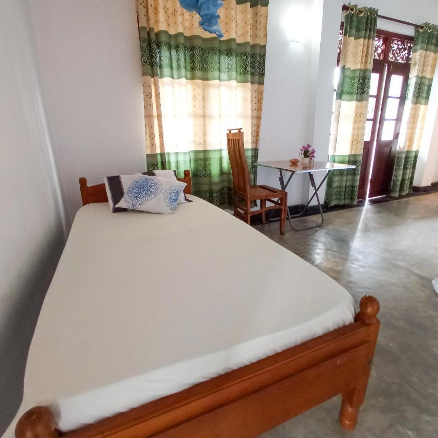 Bluebell Guest House Unawatuna Exterior photo